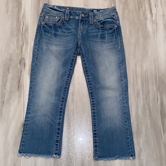 Miss Me Light Blue Wash Signature Rise Capri, Raw Hem 26x22, EUC, $119 MSRP - Picture 8 of 12